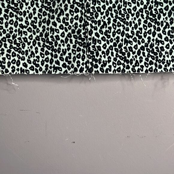 TDC Contemporary Green and Black Leopard Print Corduroy Mini Skirt Size Large - Picture 3 of 8